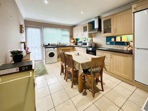 WINDSOR COURT- click for photo gallery